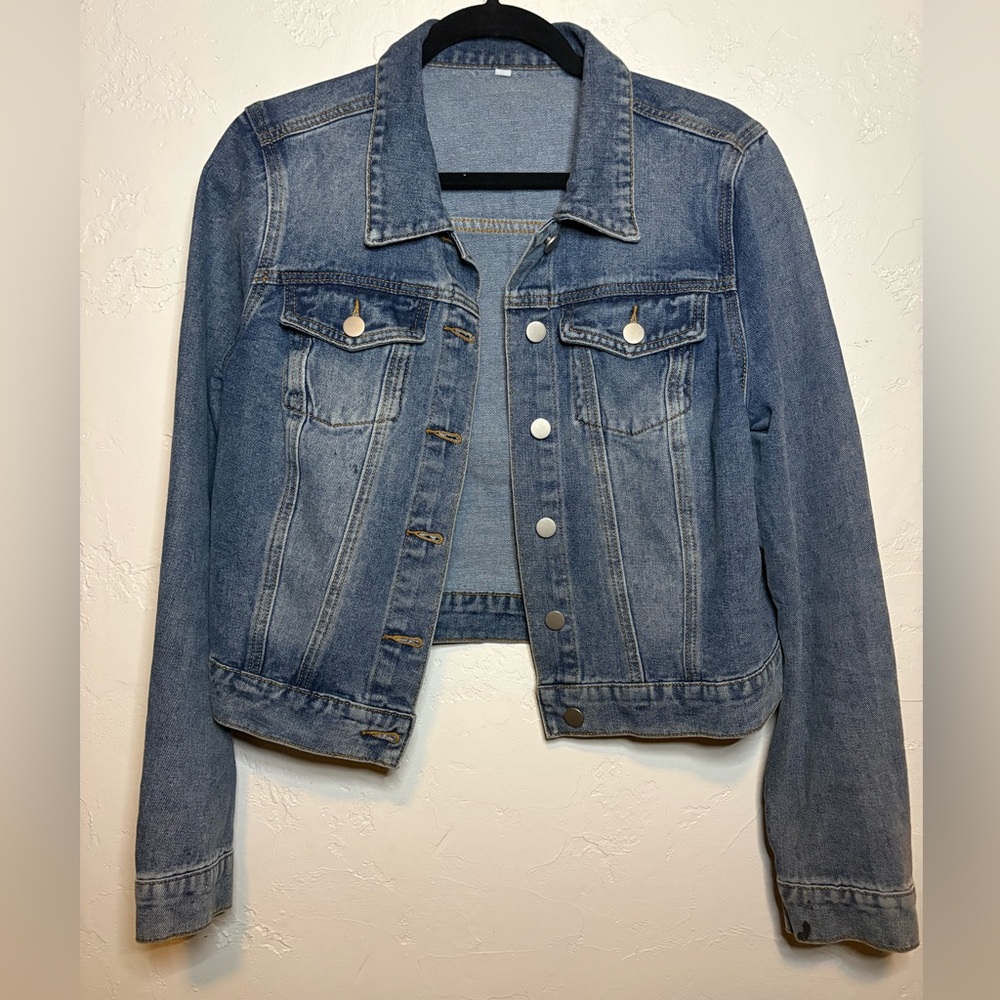 ✨ Classic Light Wash Denim Jacket – 100% Cotton – Size L ✨
